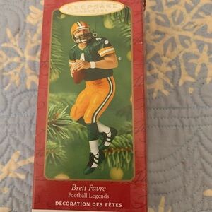 Hallmark 2001 Green Bay Packers Brett Farve Ornament